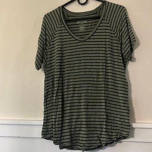American Eagle women’s large shirt